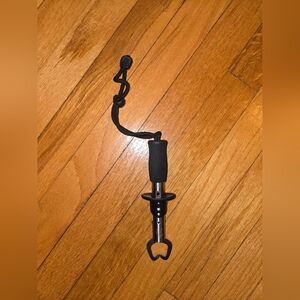 Black and Silver Fish Lip Gripper with Strap